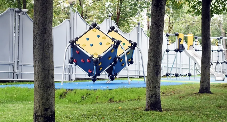 Школьный дворик