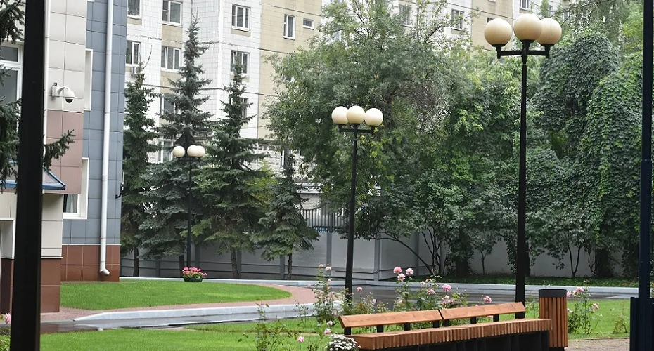 Школьный дворик
